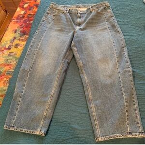 Old Navy Women's Barrel Jeans in Light Blue